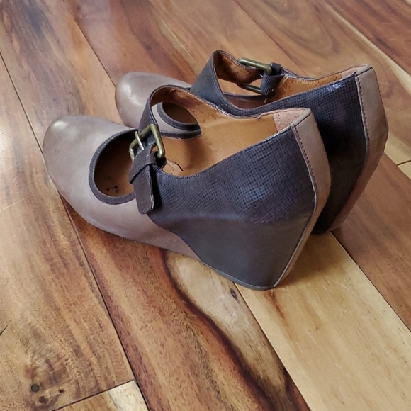 Naya Leather Wedges - Picture 3 of 5